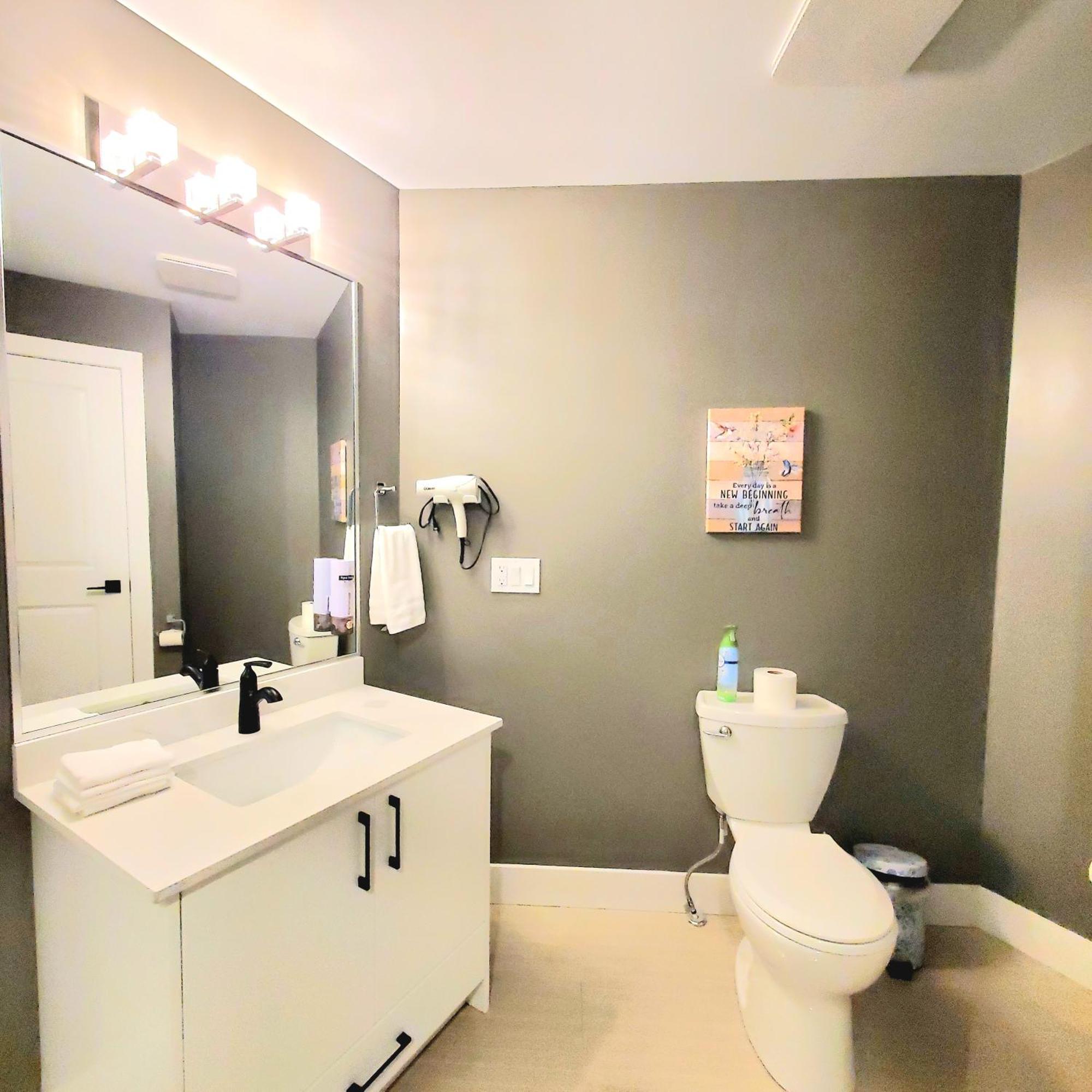 Mountain Retreat 3 Bedroom Garden House Near Heritage Park, Coliseum , Hwy 1, Fishing, Cultus Lake Chilliwack Cameră foto